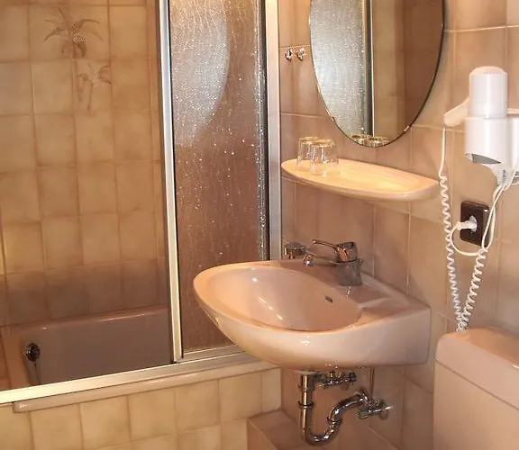 Gaestehaus Resi 3* זלטינגן-רכטינג