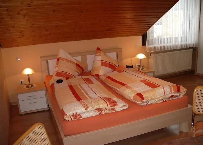 בית הארחה Gaestehaus Resi זלטינגן-רכטינג